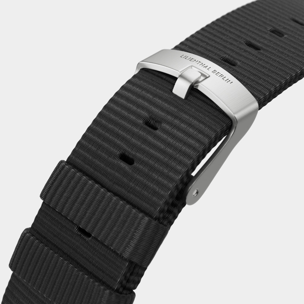 Huxley – Silver White Sportive