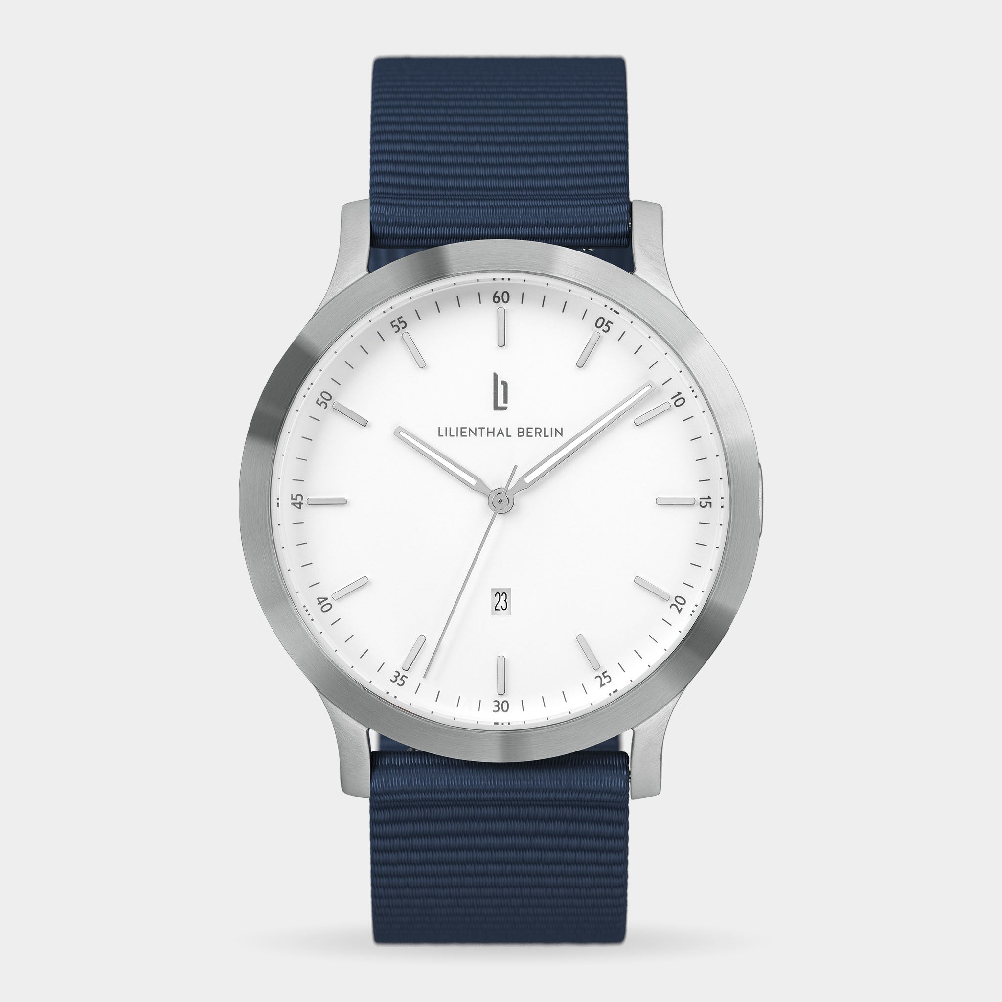 Huxley – Silver White Sportive