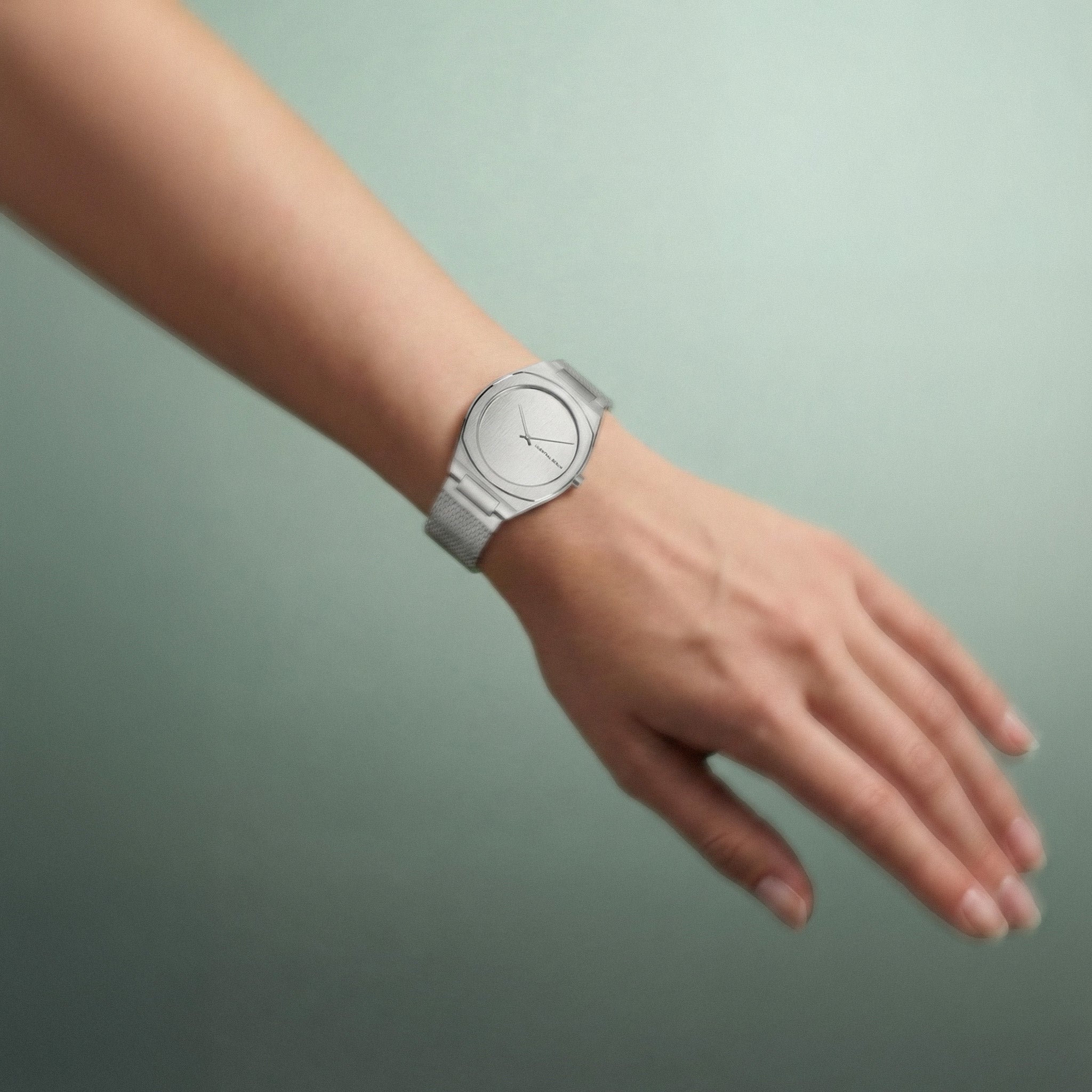 Nuvora – Watch – Silver – Stainless Steel Mesh – Lilienthal Berlin